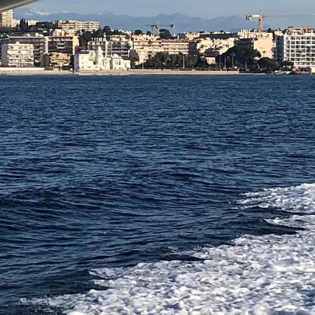 Bateau : Le Sans Souci Hotel en barco